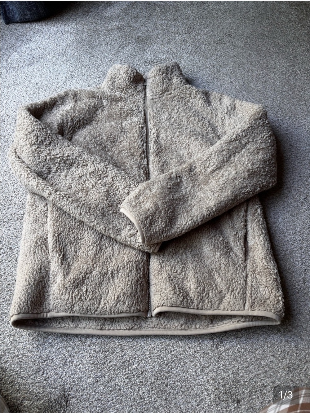 Uniqlo Fluffy Yarn Fleece Full- Zip Jacket in Mushroom